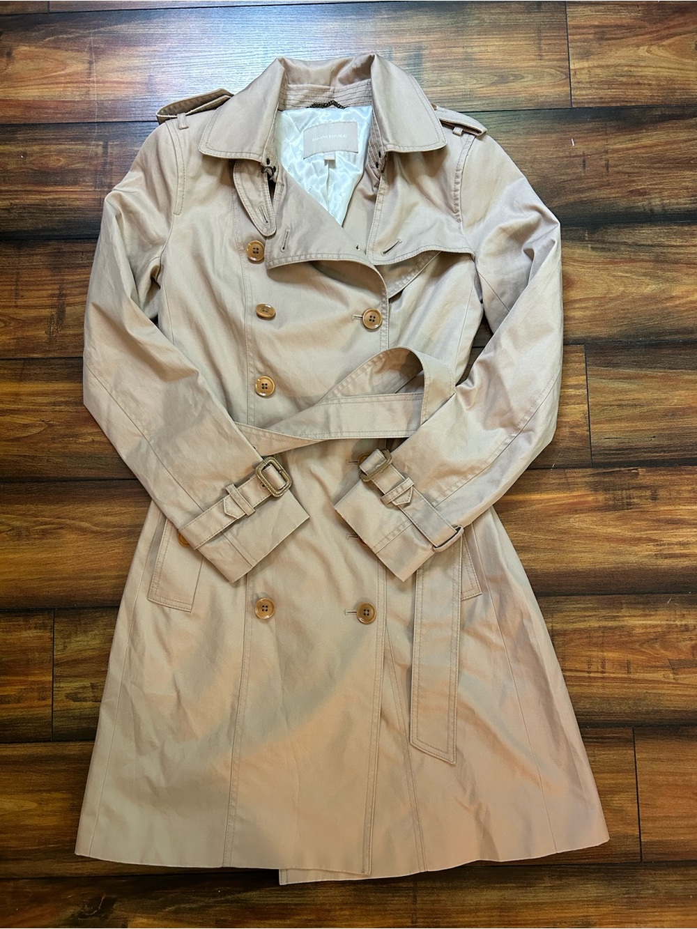 Banana Republic Classic Double-Breasted Trench Coat in Khaki XXS